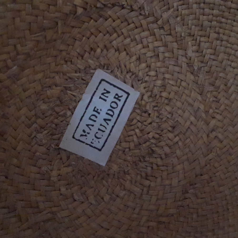 woman's hat - Picture 3 of 4